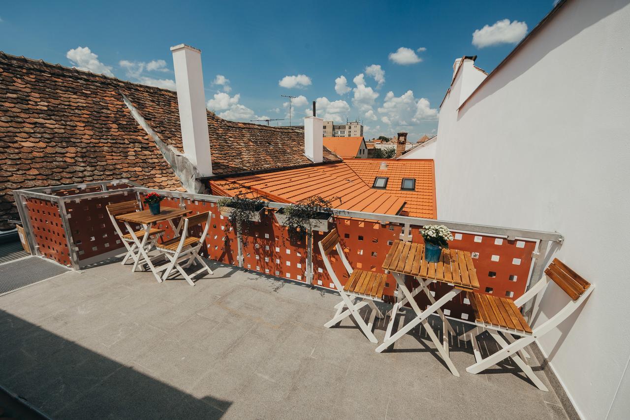 Yellowboot Aparthotel Nagyszeben Kültér fotó