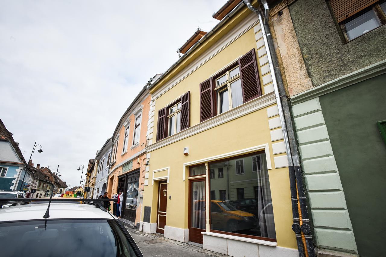 Yellowboot Aparthotel Nagyszeben Kültér fotó