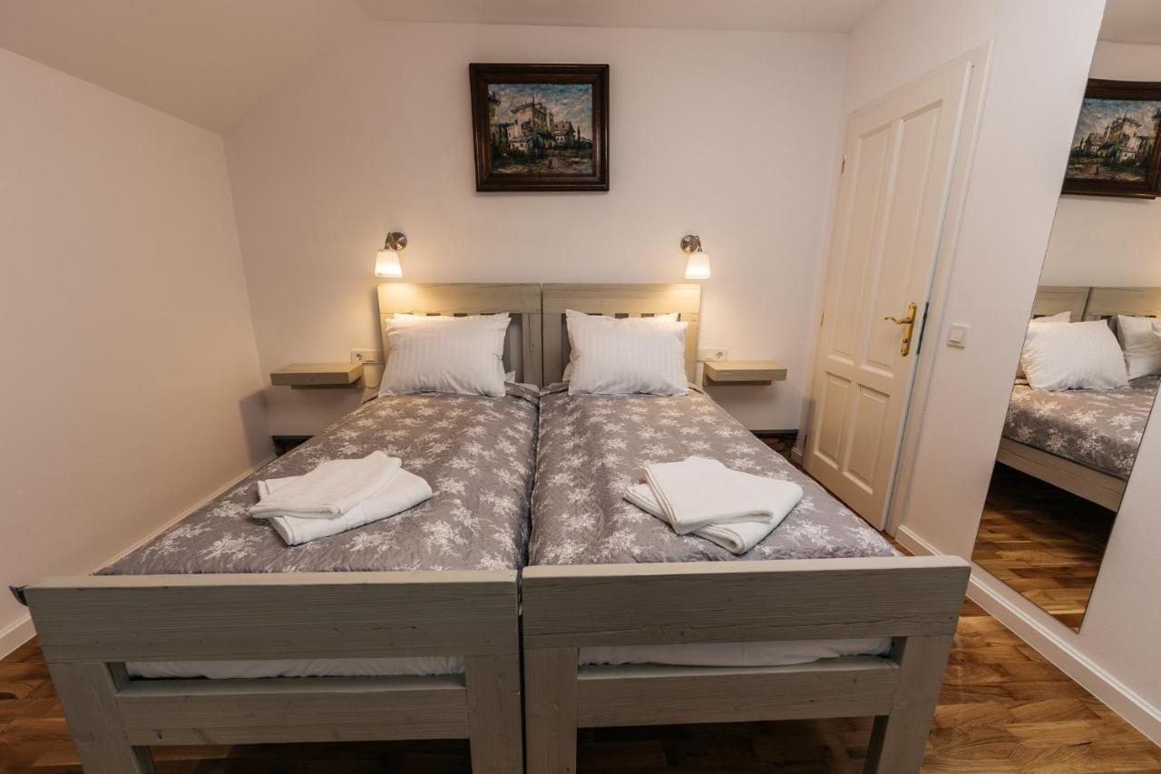 Yellowboot Aparthotel Nagyszeben Kültér fotó